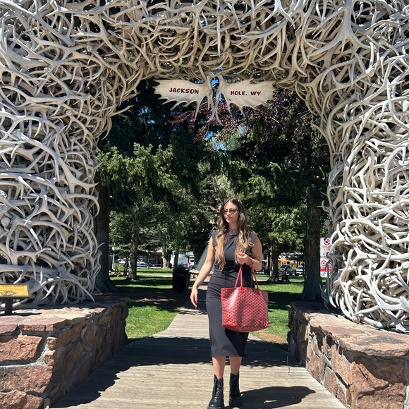 Meet your Posher, Natasha - Picture 4 of 4